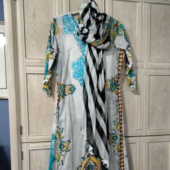 Indian Style Pakistani Suit, of Pants, Dress, and Dupatta, Size Small - Picture 3 of 14